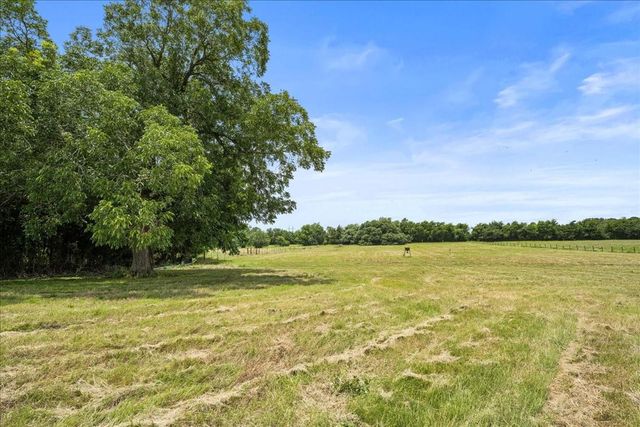 8233 Quebe Road, Brenham, TX 77833