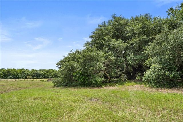 8233 Quebe Road, Brenham, TX 77833