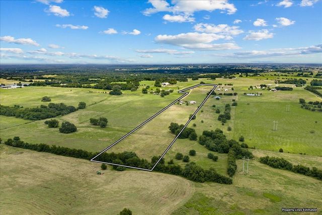 8233 Quebe Road, Brenham, TX 77833
