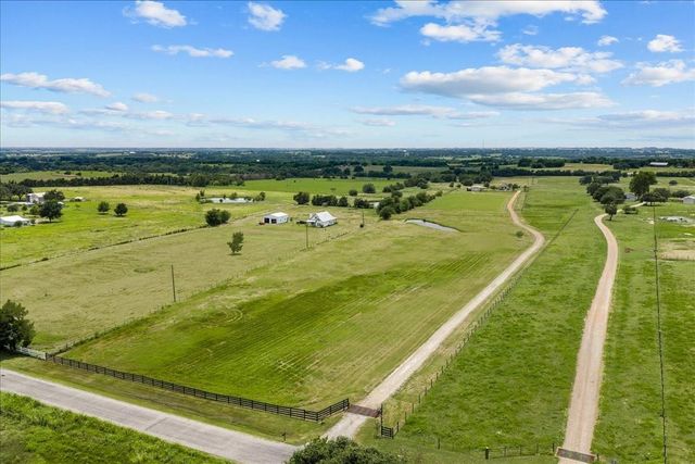8233 Quebe Road, Brenham, TX 77833
