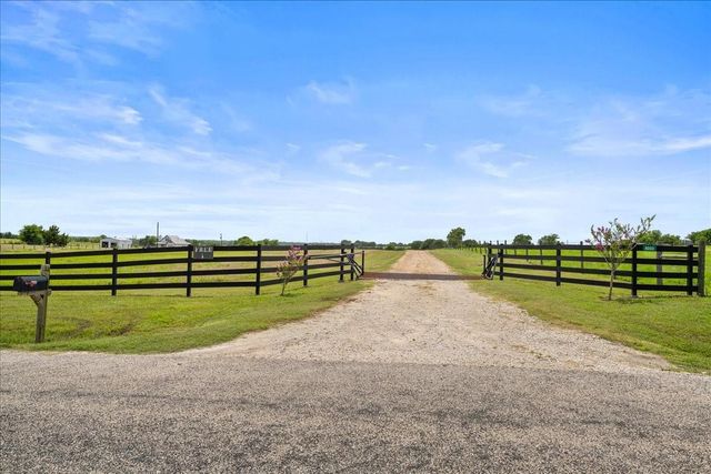 8233 Quebe Road, Brenham, TX 77833