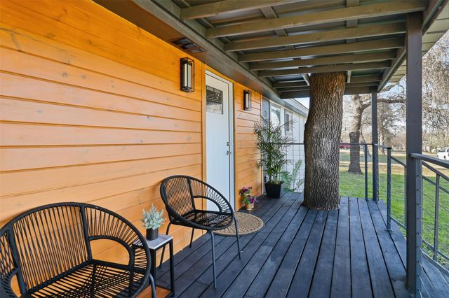 728 Driftwood LN, Cottonwood Shores, TX 78657