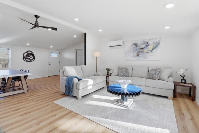 728 Driftwood LN, Cottonwood Shores, TX 78657