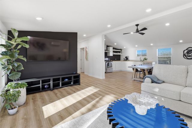 728 Driftwood LN, Cottonwood Shores, TX 78657