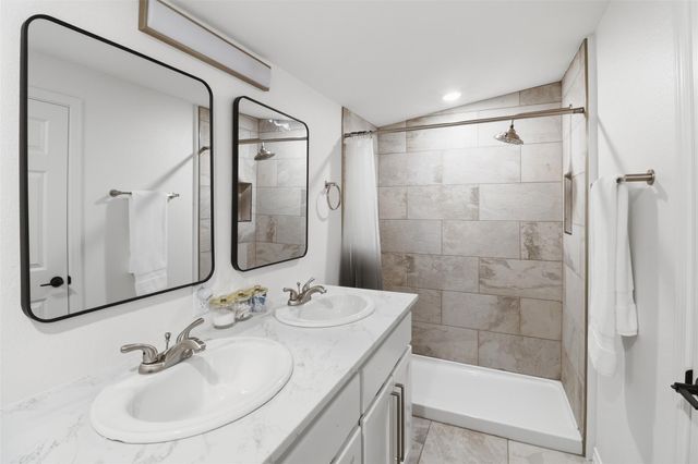 728 Driftwood LN, Cottonwood Shores, TX 78657