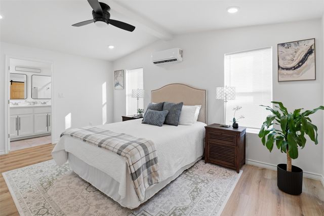 728 Driftwood LN, Cottonwood Shores, TX 78657