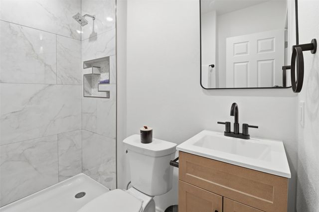 728 Driftwood LN, Cottonwood Shores, TX 78657