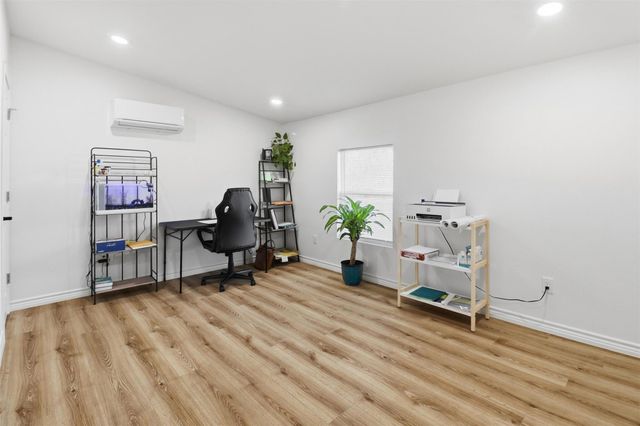 728 Driftwood LN, Cottonwood Shores, TX 78657