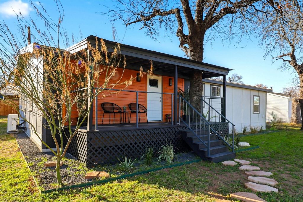 728 Driftwood LN, Cottonwood Shores, TX 78657