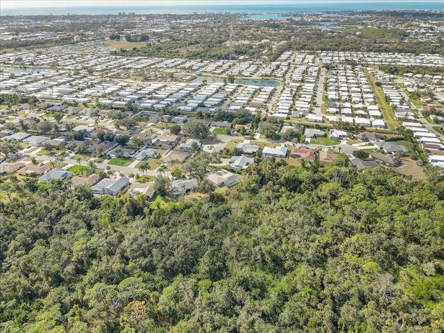 1332 WHISPERING LANE, Venice, FL 34285