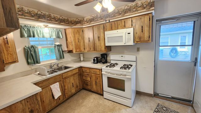 139 Beverly Boulevard, Hobart, IN 46342