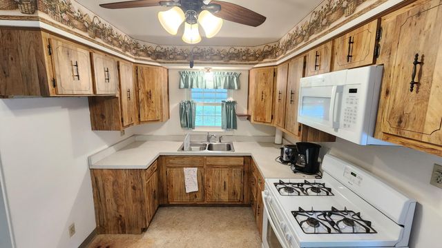 139 Beverly Boulevard, Hobart, IN 46342