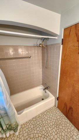 139 Beverly Boulevard, Hobart, IN 46342