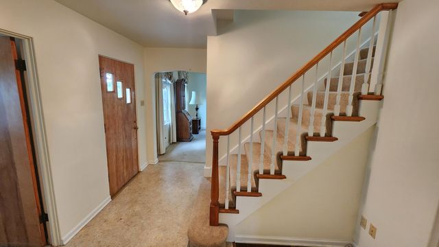 139 Beverly Boulevard, Hobart, IN 46342