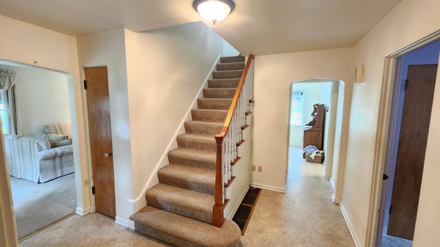 139 Beverly Boulevard, Hobart, IN 46342