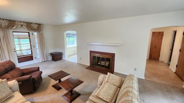 139 Beverly Boulevard, Hobart, IN 46342