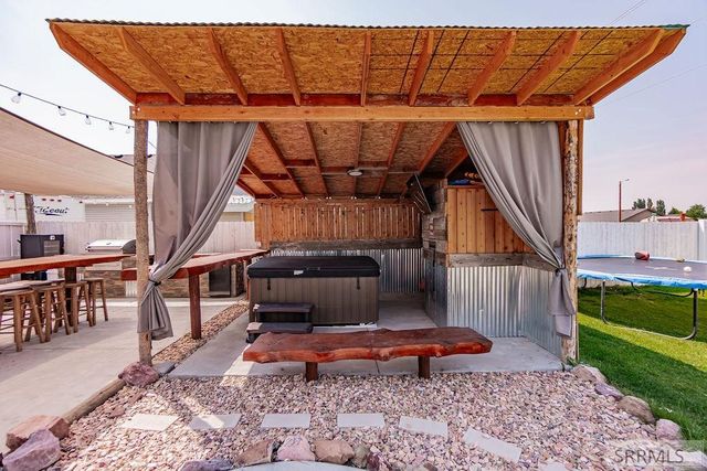 1557 N Quinn Creek Road, Idaho Falls, ID 83401