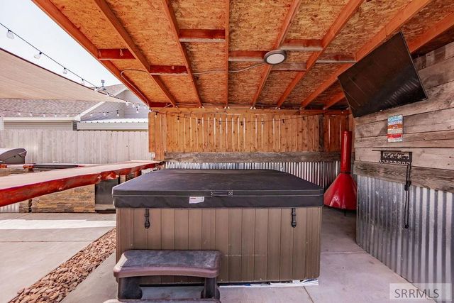 1557 N Quinn Creek Road, Idaho Falls, ID 83401