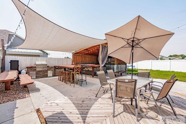 1557 N Quinn Creek Road, Idaho Falls, ID 83401