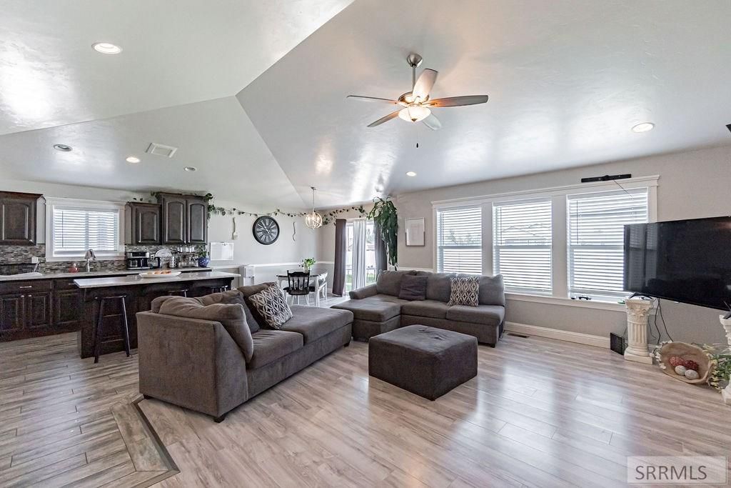 Image 10 of property listing at 1557 N Quinn Creek Road, Idaho Falls, ID 83401