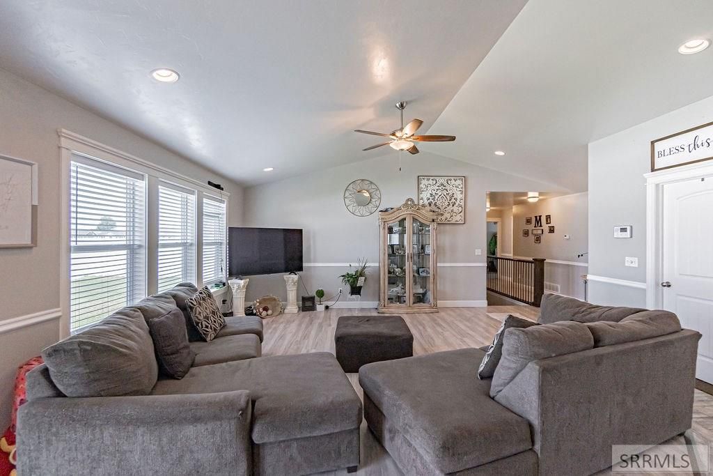 Image 13 of property listing at 1557 N Quinn Creek Road, Idaho Falls, ID 83401