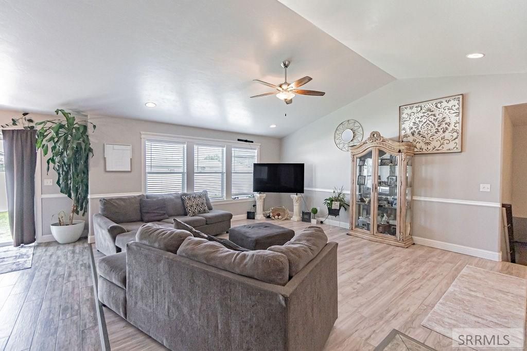 Image 14 of property listing at 1557 N Quinn Creek Road, Idaho Falls, ID 83401