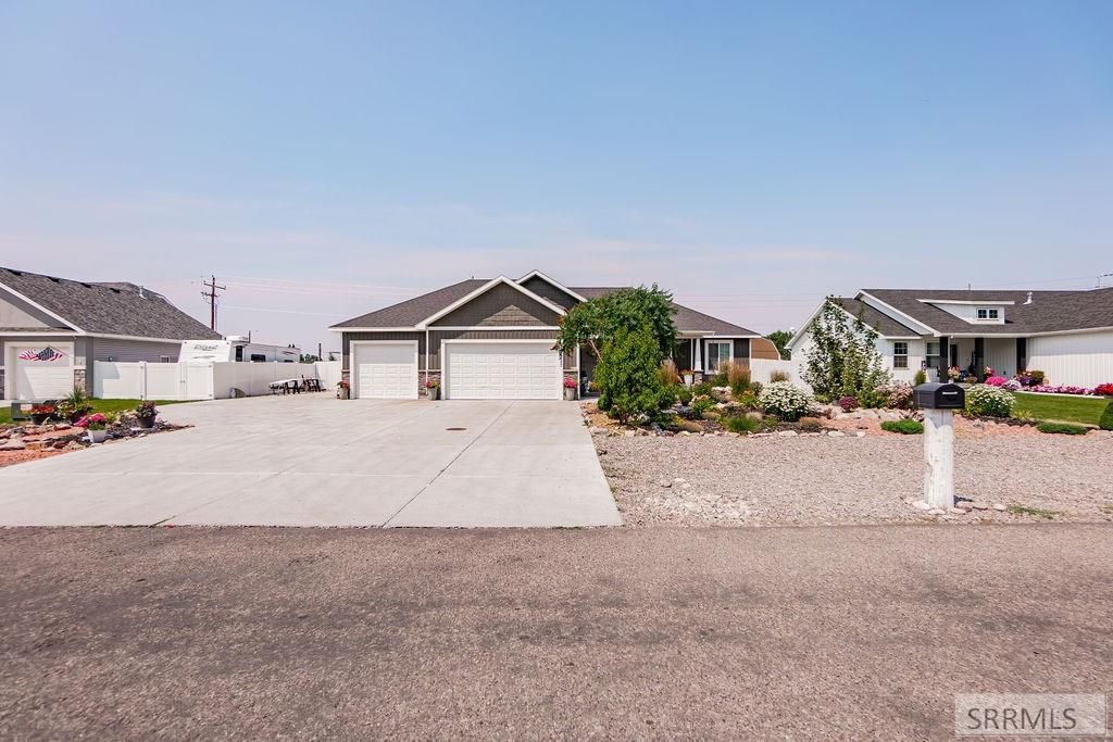 Image 3 of property listing at 1557 N Quinn Creek Road, Idaho Falls, ID 83401