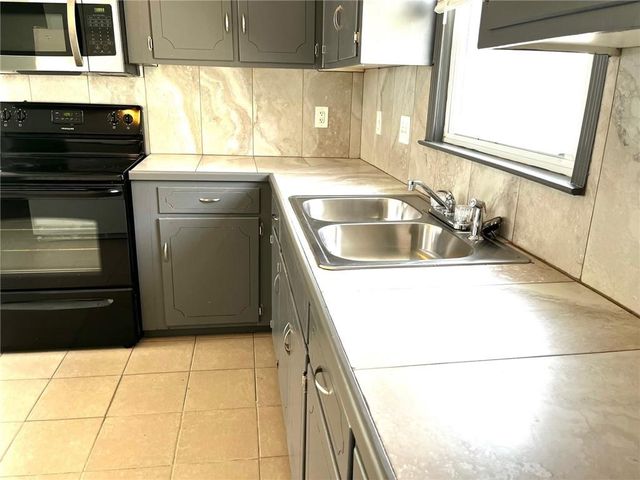 1021 N Poplar Street, Ottawa, KS 66067