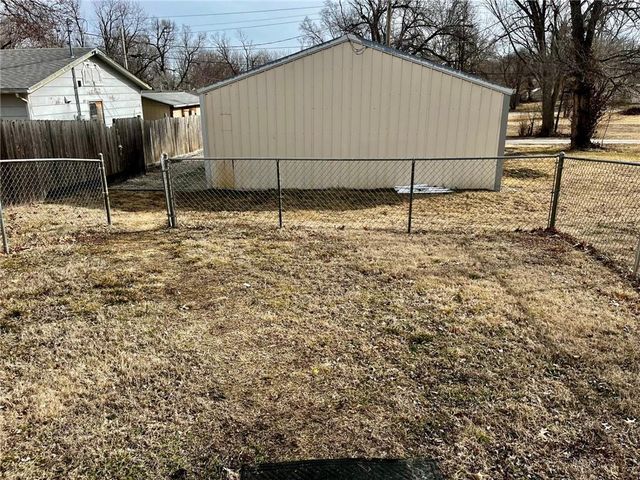 1021 N Poplar Street, Ottawa, KS 66067
