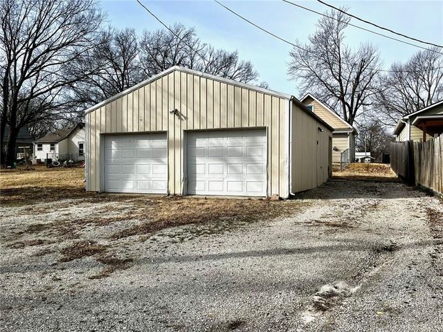 1021 N Poplar Street, Ottawa, KS 66067