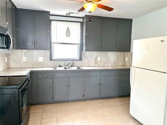 1021 N Poplar Street, Ottawa, KS 66067