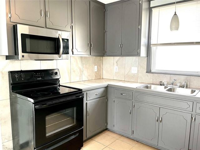 1021 N Poplar Street, Ottawa, KS 66067