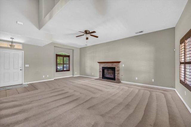 1114 E Oakmont Avenue, Fresno, CA 93730