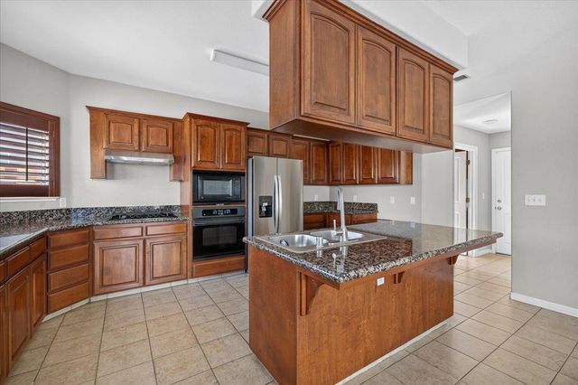1114 E Oakmont Avenue, Fresno, CA 93730