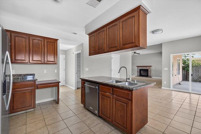 1114 E Oakmont Avenue, Fresno, CA 93730
