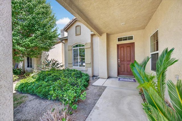 1114 E Oakmont Avenue, Fresno, CA 93730