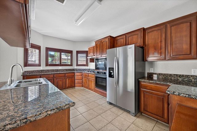 1114 E Oakmont Avenue, Fresno, CA 93730