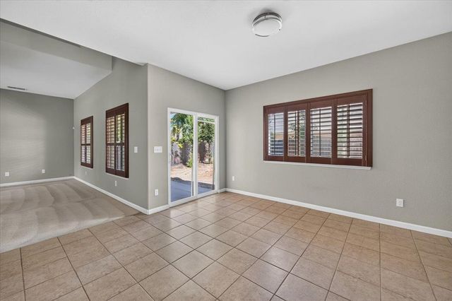 1114 E Oakmont Avenue, Fresno, CA 93730