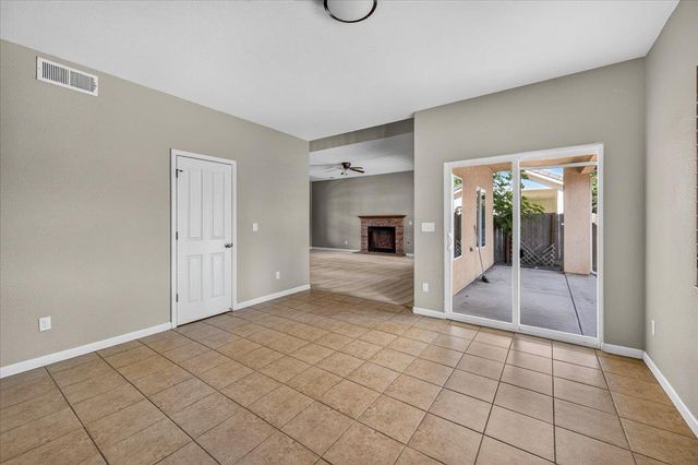 1114 E Oakmont Avenue, Fresno, CA 93730