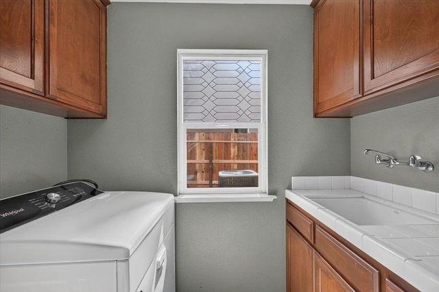 1114 E Oakmont Avenue, Fresno, CA 93730