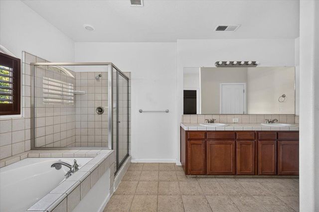 1114 E Oakmont Avenue, Fresno, CA 93730