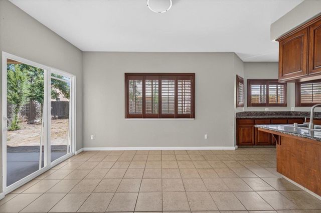 1114 E Oakmont Avenue, Fresno, CA 93730