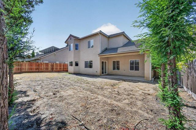 1114 E Oakmont Avenue, Fresno, CA 93730
