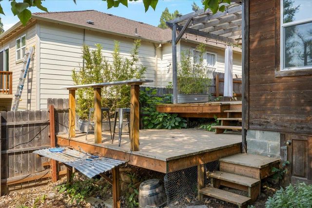 430 S 5th Street, Jacksonville, OR 97530
