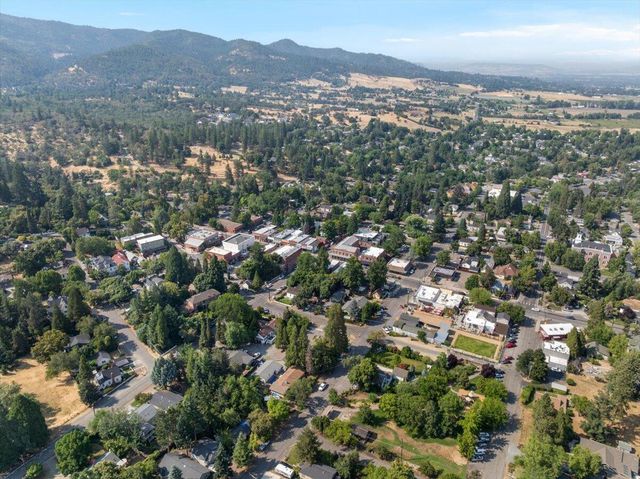 430 S 5th Street, Jacksonville, OR 97530