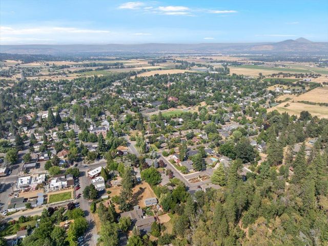 430 S 5th Street, Jacksonville, OR 97530