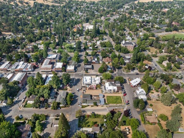 430 S 5th Street, Jacksonville, OR 97530