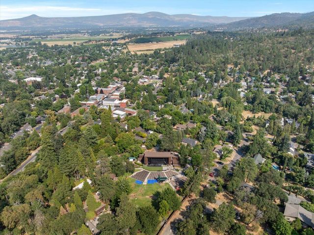 430 S 5th Street, Jacksonville, OR 97530
