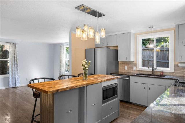 430 S 5th Street, Jacksonville, OR 97530