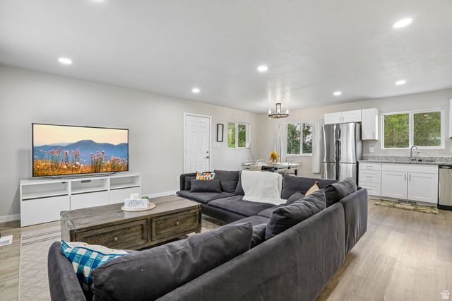 172 S 350 E, Farmington, UT 84025